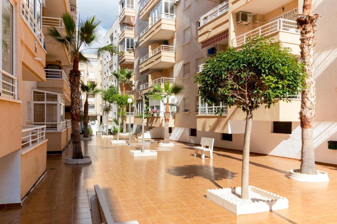 Piso En El Centro Apartment Torrevieja Exterior foto